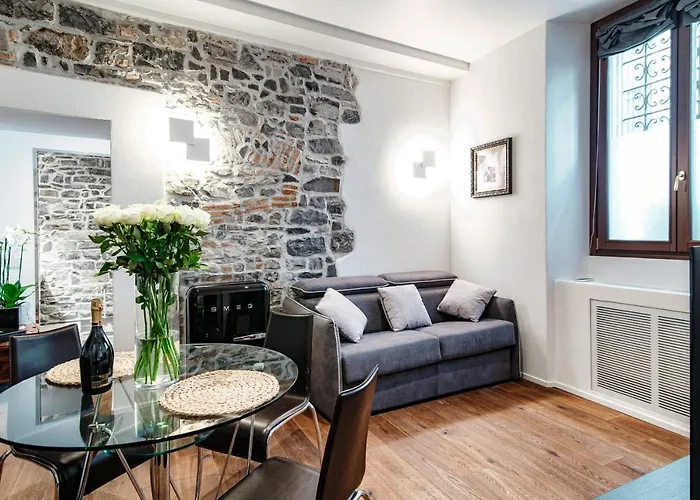 Suite Lo Storico - The House Of Travelers